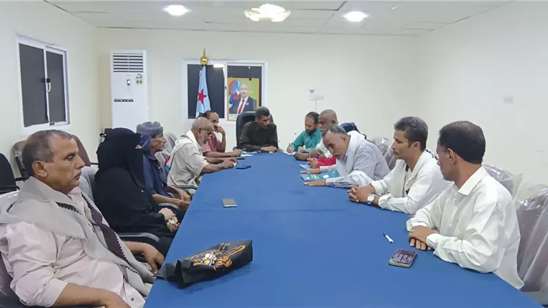 نقابات العمال في لحج تدعو إلى تنفيذ عصيان مدني شامل يومي الأربعاء والخميس