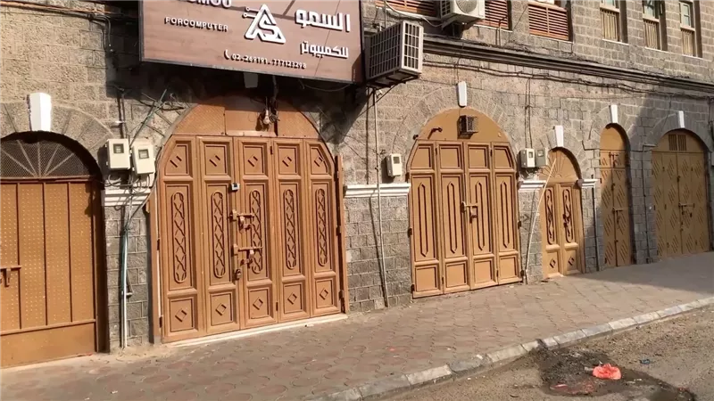 لليوم الرابع.. تواصل العصيان المدني في العاصمة عدن للمطالبة بتحسين الخدمات وصرف المرتبات