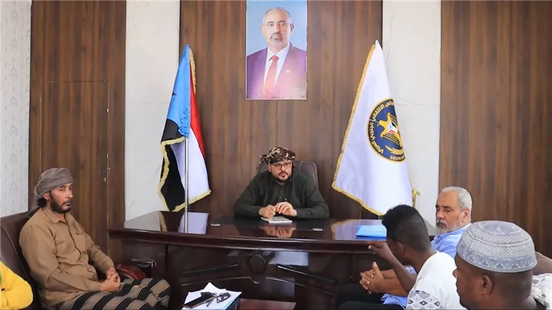 الجفري يلتقي عدداً من معتقلي المظاهرات السلمية بالمكلا ويؤكد دعم حقوق المحتجين