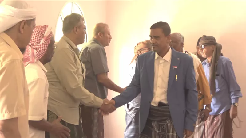 قيادة انتقالي وادي حضرموت تقدم واجب العزاء لرئيس انتقالي القطن في وفاة كريمته 