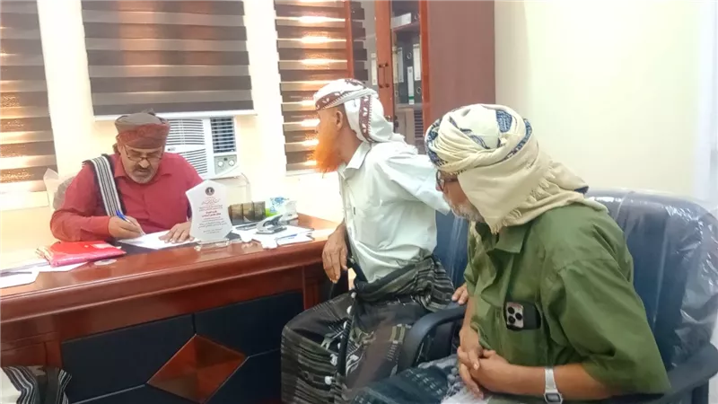 الشيخ اليزيدي يلتقي قيادة الاتحاد العام لقبائل الجنوب بلحج 