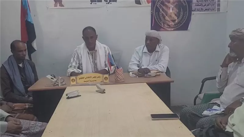 قيادة انتقالي حديبو تبحث مع قيادة مركز ديحمض تعزيز العمل التنظيمي 