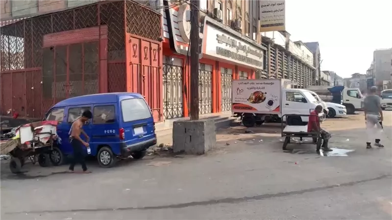 تواصل العصيان المدني السلمي في عدن للمطالبة بوقف تدهور الأوضاع المعيشية 