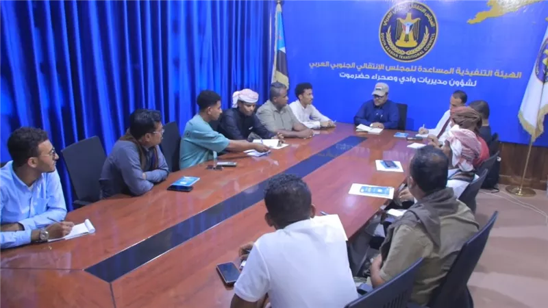 التميمي يناقش مع رؤساء الأقسام الإعلامية بوادي وصحراء حضرموت تعزيز التنسيق