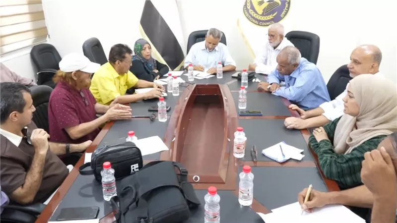 الهيئة الاقتصادية تناقش أوضاع القطاع النفطي وأزمة الغاز بمحافظات الجنوب
