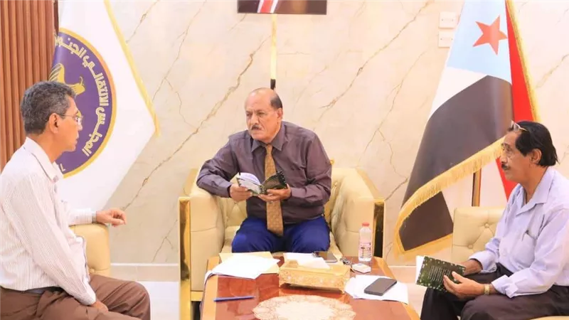 هرهرة يشيد بالمنجز الأدبي للدكتور جنيد ويبارك صدور ديوانه الجديد