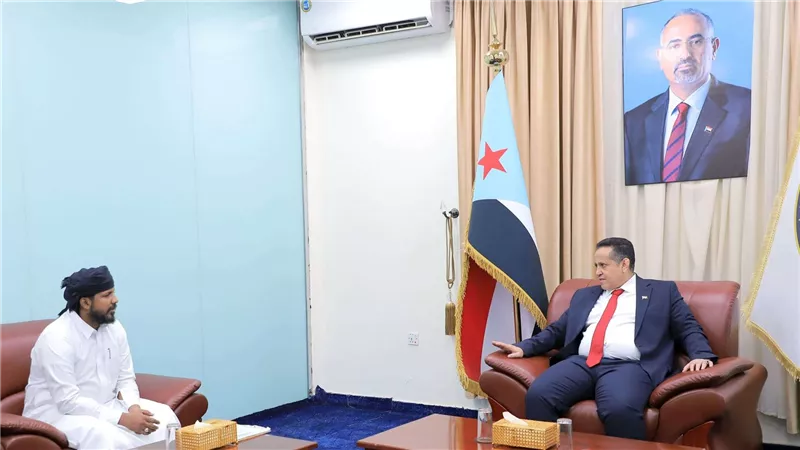 الحالمي يلتقي رئيس تنفيذية انتقالي حصوين بمحافظة المهرة ويطلع على نشاط الهيئة والصعوبات التي تواجه عملها