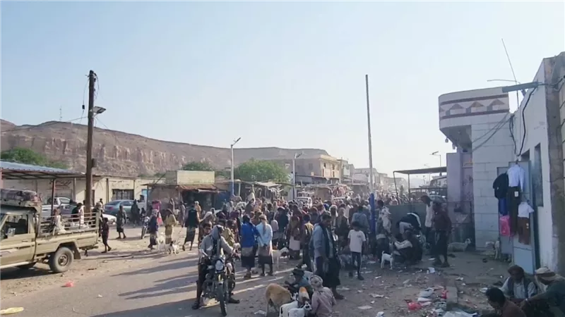 أهالي المحفد يطالبون بنقل سوق الأغنام إلى موقعه السابق 