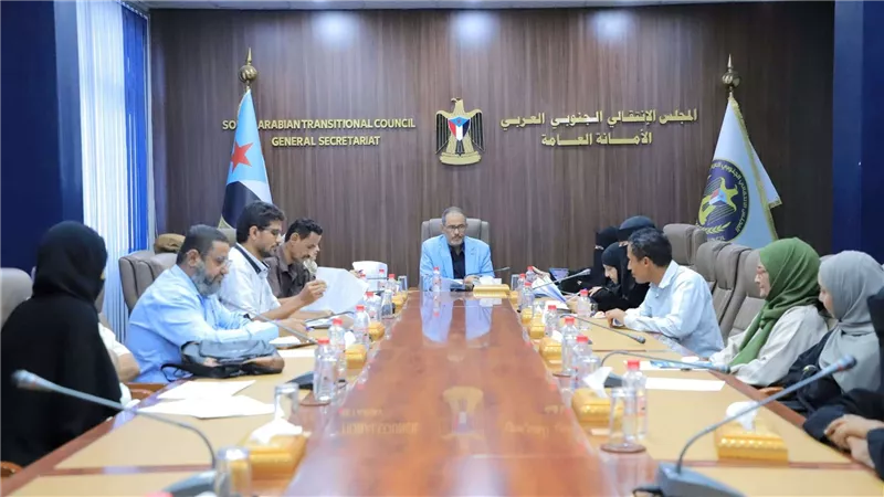 الهيئة السياسية تناقش التصعيد في باب المندب وتؤكد أهمية الدور الجنوبي في حماية الملاحة الدولية