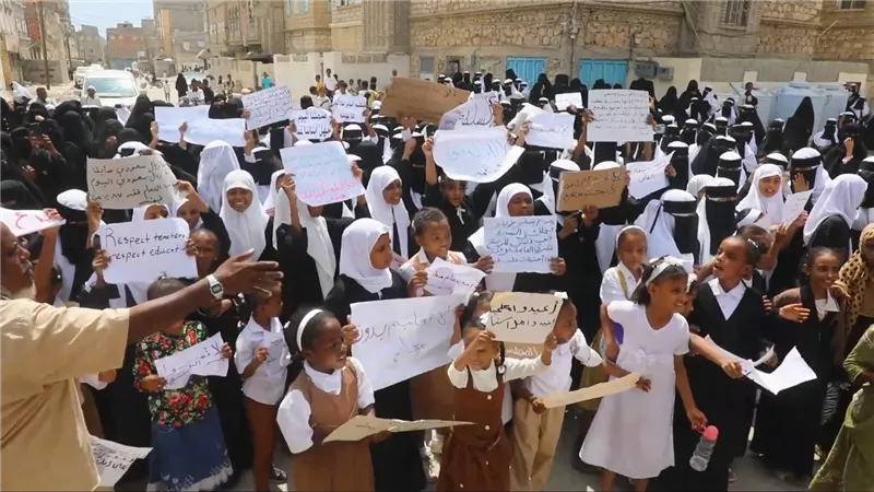 مسيرات طلابية بساحل حضرموت تضامناً مع المعلمين المتعاقدين