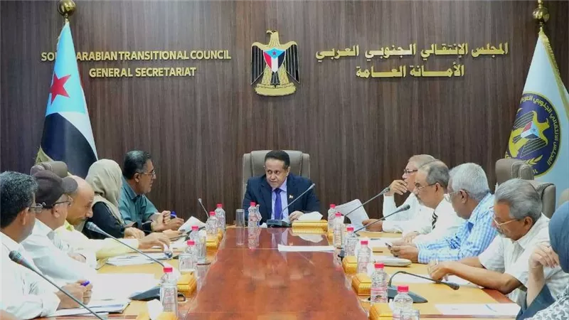 الأمانة العامة تناقش مستجدات الأوضاع العسكرية والسياسية وتعزيز الجاهزية لحماية حدود الجنوب
