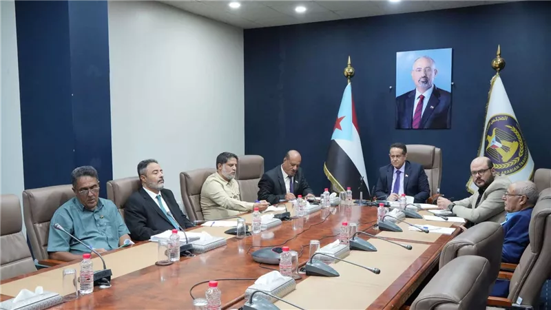 الحالمي بعقد اجتماعًا برؤساء الهيئات التنفيذية بالمحافظات لمناقشة تطورات المشهد الأمني والعسكري في الجنوب