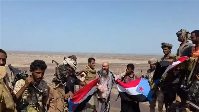 القوات الجنوبية وقبائل الصبيحة يحكمون السيطرة على جبل نُمان وموقع دار الكافر 