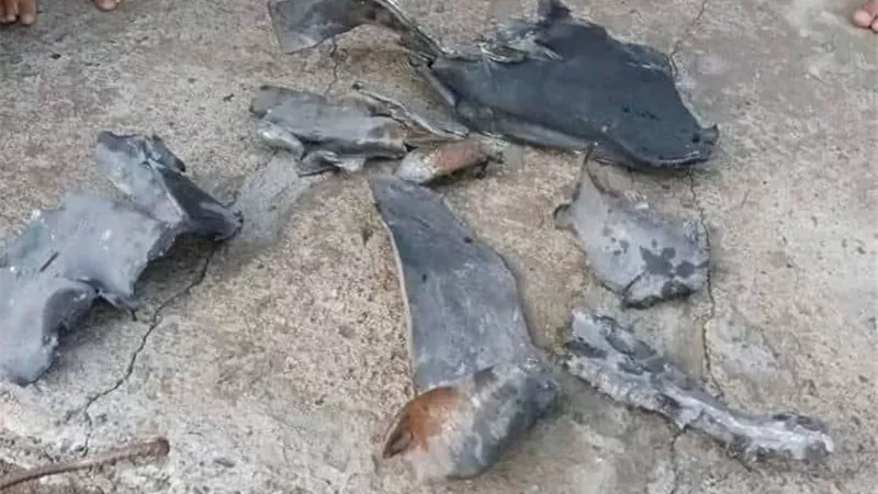 مليشيا الحوثي تستهدف سوق الحيمة في المضاربة بلحج بصاروخ باليستي