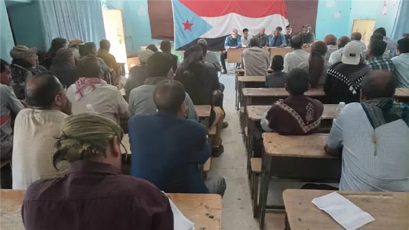 قيادة الانتقالي والسلطة المحلية بالشعيب تعقد لقاءً موسعاً لدعم جبهات الصبيحة وباب المندب