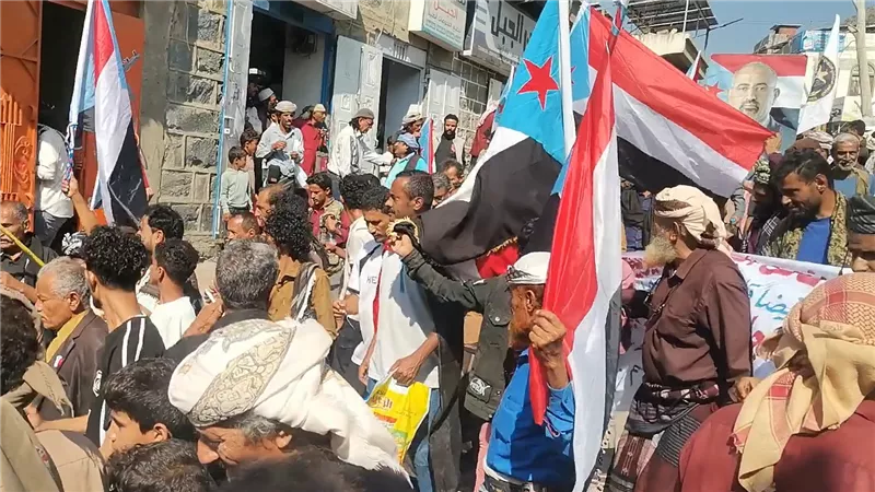 احتجاجات غاضبة في رصد يافع رفضا لإنشاء 
