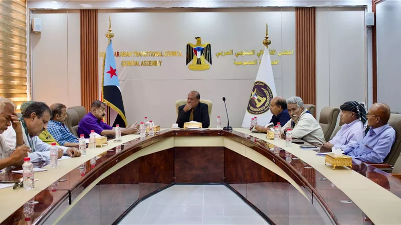هرهرة يبحث مع قيادة الهيئة العسكرية العليا تعزيز الجاهزية لحماية الجنوب 