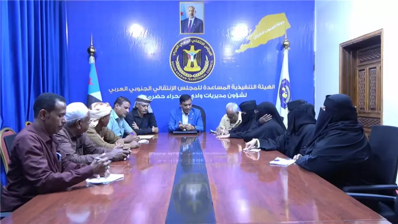 التميمي يناقش مع القيادات النسوية المشاركة بمليونية 14 أكتوبر بسيئون
