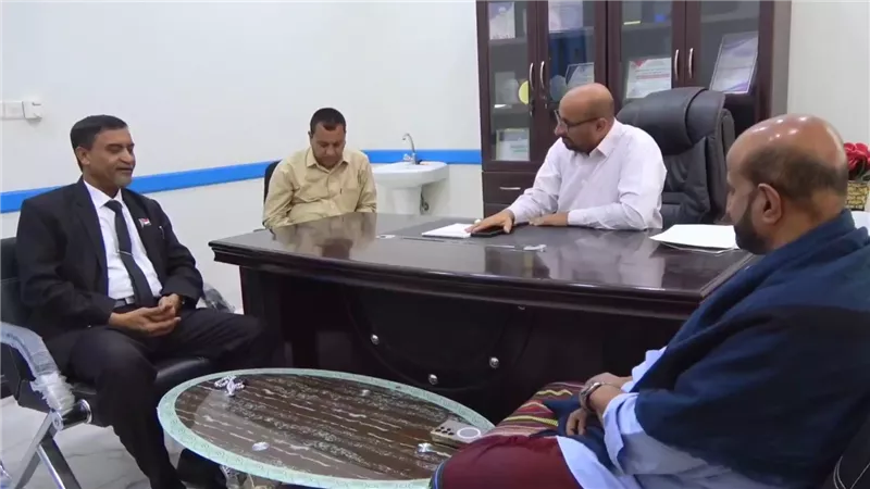 التميمي يزور المركز الوطني لعلاج الأورام بوادي وصحراء حضرموت ويطّلع على احتياجاته