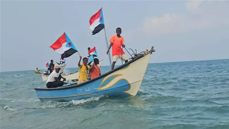 سقطرى تُحيي الذكرى الـ63 لثورة 14 أكتوبر بعرض بحري في ساحل حديبو
