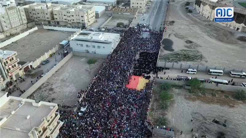 #وادي_حضرموت | مشاهد جوية مهيبة لحشود مليونية التعبئة الشعبية العامة بمدينة سيئون