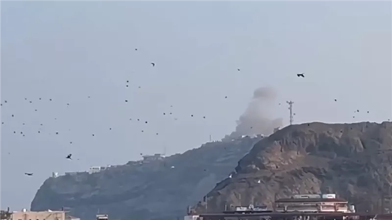 مليشيا الحوثي تستهدف قصر معاشيق في العاصمة عدن بصواريخ باليستية وطائرة مسيرة