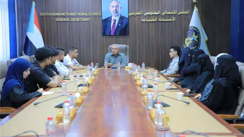 بامدهف يلتقي باتحاد طلاب جامعة عدن ويؤكد: الحركة الطلابية شريكًا مؤثرًا في بناء الوعي الوطني